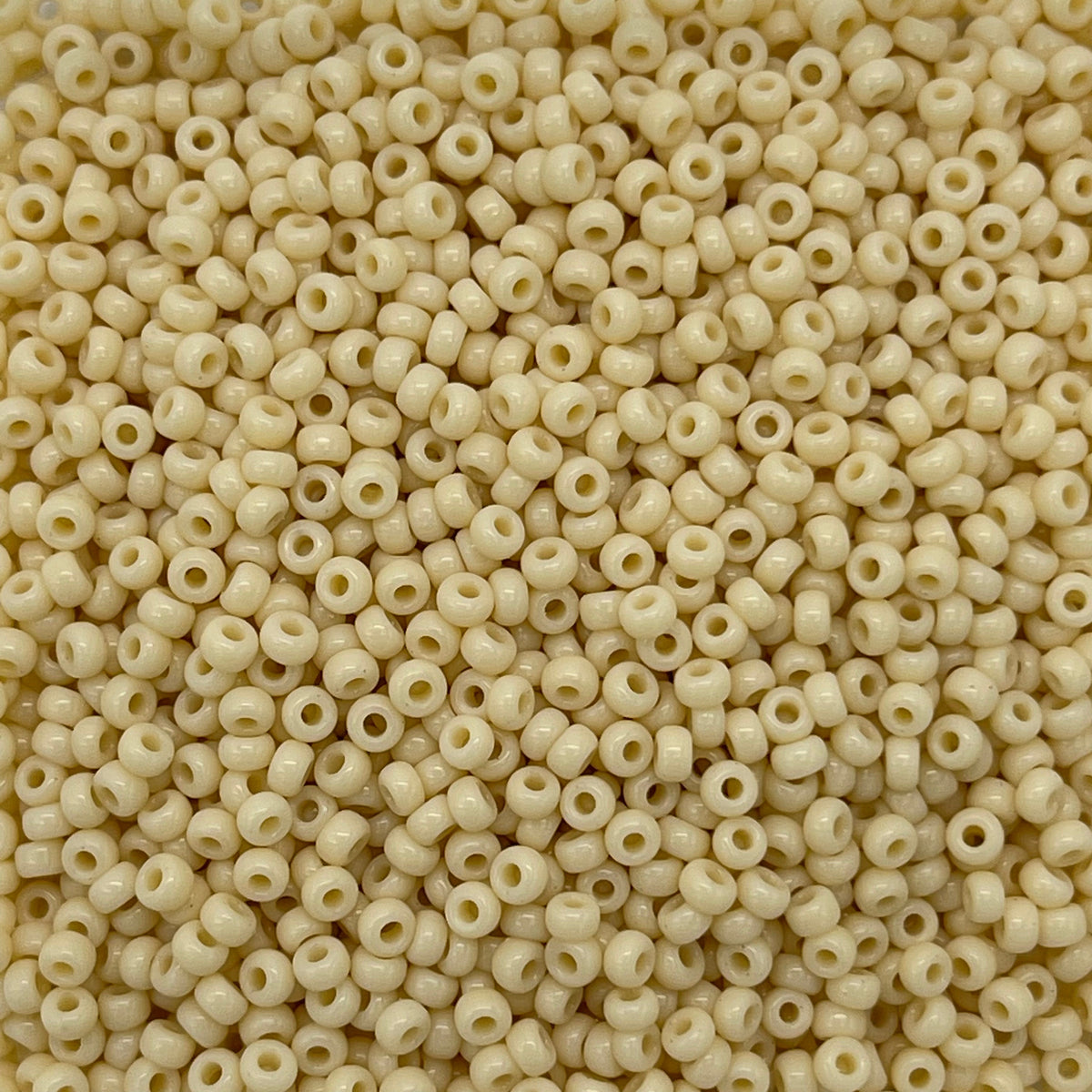 15/0 Japanese Seed Bead 24K Gold Lined Waxy White 465C – Garden of Beadin